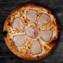Sonkás-kukoricás pizza